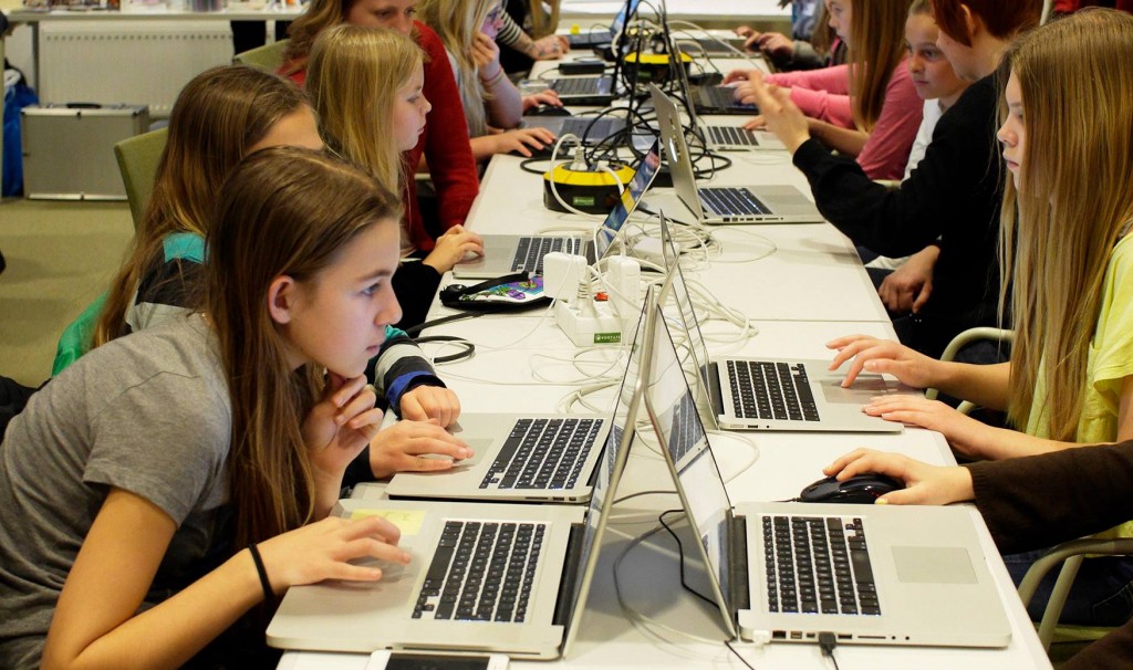 Scratch-programmering på Geek Girl Mini i Malmö 28 februari 2015.